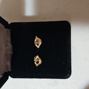 Vintage 1980s Gold Tone Lip-Shaped Earrings Excellent Condition